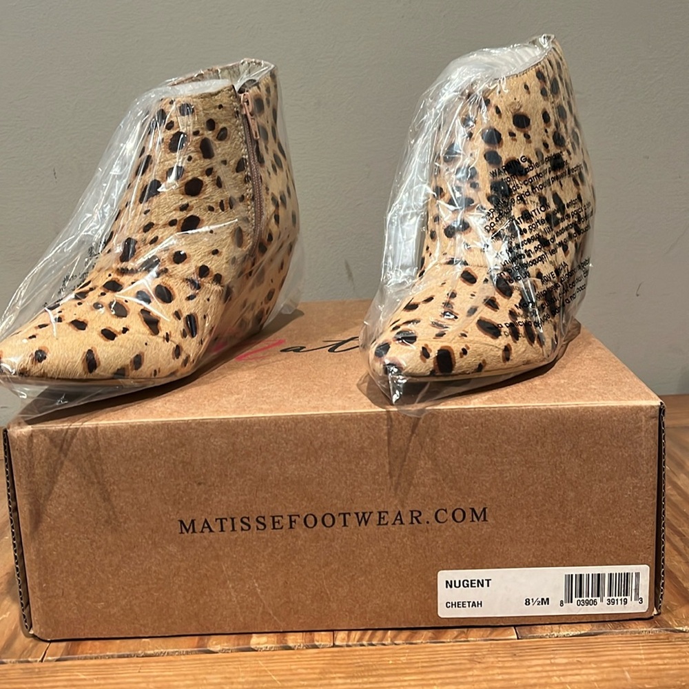 NEW Matisse Cheetah Wedged Boots